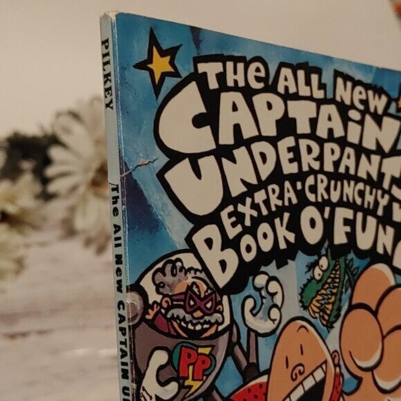 The all New Captain Underpants Extra Crunchy book of fun by DAV Pilkey - Picture 2 of 5